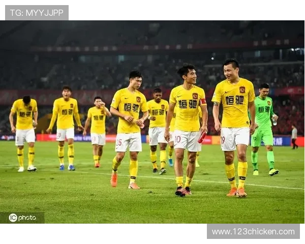 F1赛季重燃战火 各车队新阵容亮相 争冠之战进入白热化阶段