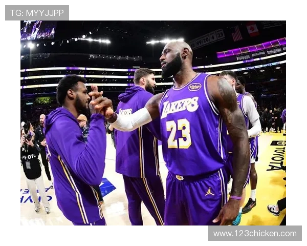 詹姆斯率湖人逆转勇士 库里空砍三十分仍难救主